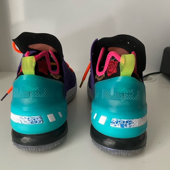 Lebron 18’s - Picture 5 of 5